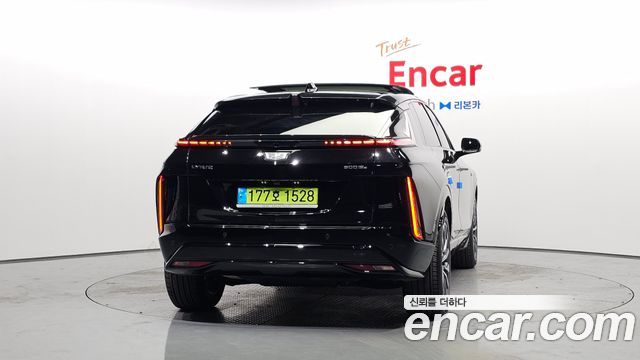 Cadillac Lyriq Sport — пробег 10 179 км — фото 4 из 5