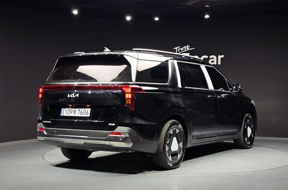 Kia Carnival HEV 9seater Signature — пробег 18 км — фото 2 из 5