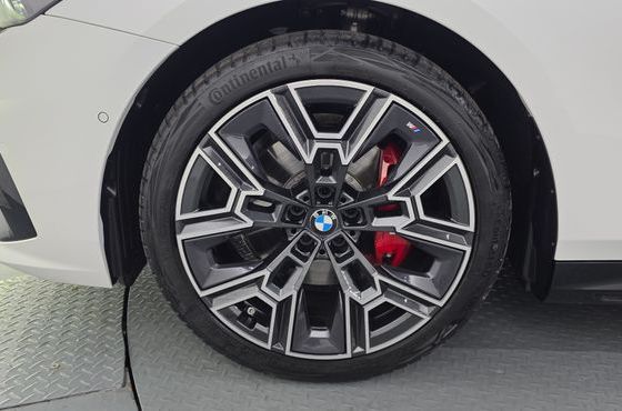 BMW 5-Series 530i xDrive M Sport Pro Special Edition — пробег 6 384 км — фото 5 из 5
