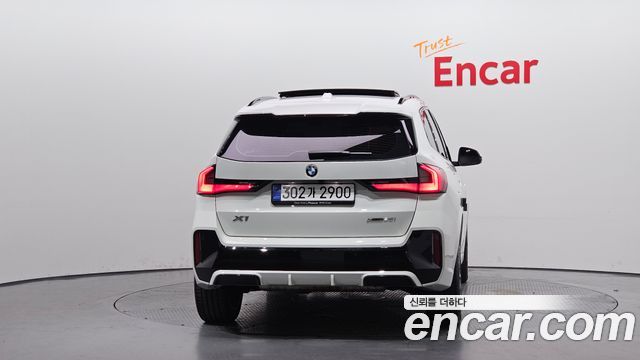 BMW X1 xDrive 20i M Sport — пробег 18 352 км — фото 4 из 5
