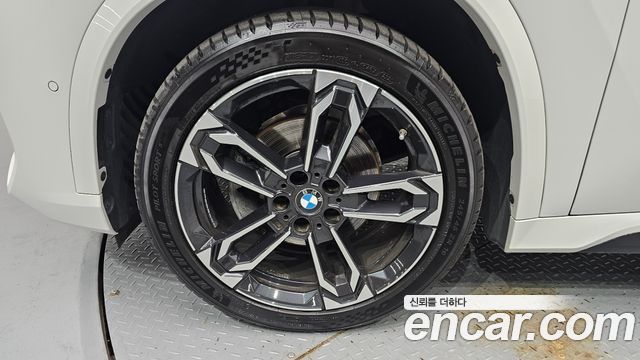 BMW X1 xDrive 20i M Sport — пробег 18 352 км — фото 5 из 5