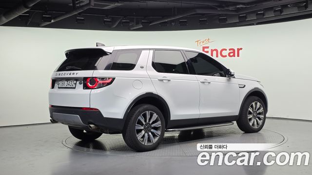 Land Rover Discovery Sport 2.0 TD4 HSE Luxury — пробег 130 386 км — фото 2 из 5