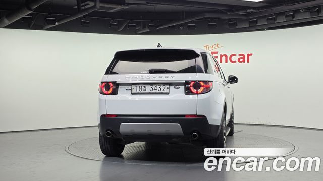Land Rover Discovery Sport 2.0 TD4 HSE Luxury — пробег 130 386 км — фото 4 из 5