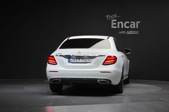 Mercedes-Benz E-Class E250 Avantgarde — пробег 47 011 км — фото 4 из 5