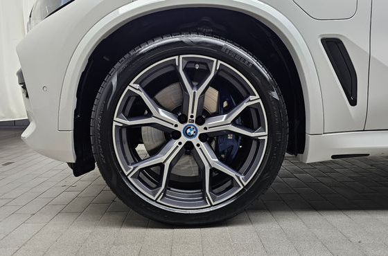 BMW X5 xDrive 45e M Sport — пробег 49 813 км — фото 5 из 5