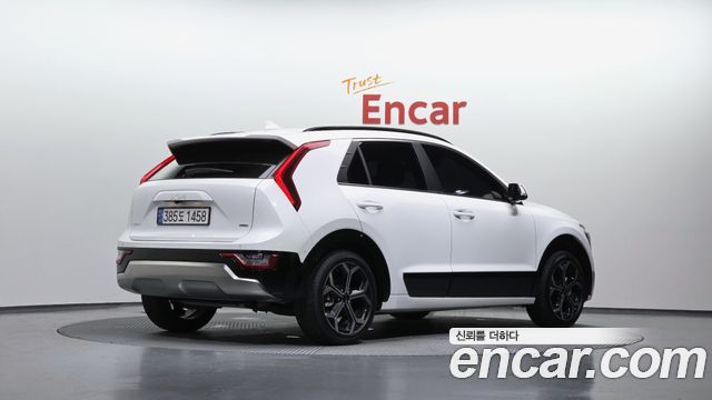 Kia Niro Signature — пробег 20 678 км — фото 2 из 5