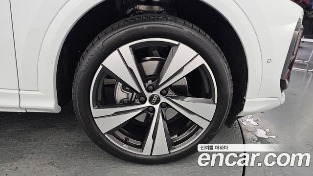 Audi Q5 40 TFSI 콰트로 S Line Sportback — пробег 1 590 км — фото 5 из 5
