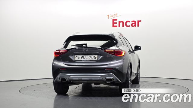 Infiniti QX30 2.0 Essential AWD — пробег 81 145 км — фото 4 из 5