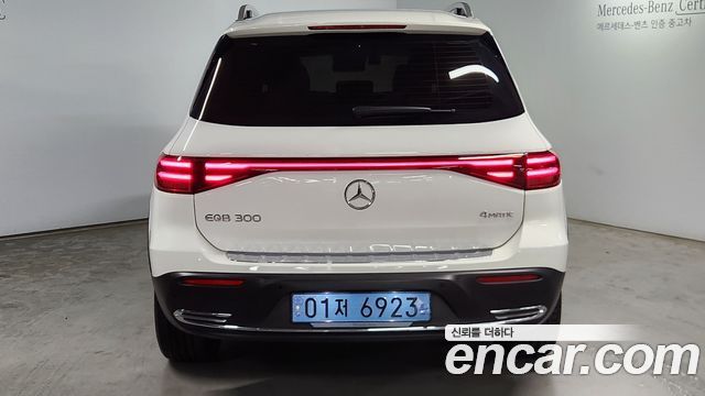 Mercedes-Benz EQB EQB300 4MATIC — пробег 15 020 км — фото 4 из 5
