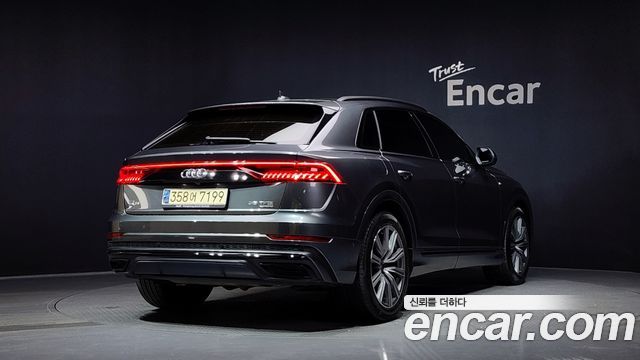 Audi Q8 55 TFSI Quattro Premium — пробег 180 871 км — фото 2 из 5