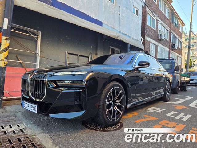 BMW 7-Series 740d xDrive M Sport — пробег 500 км — фото 3 из 5