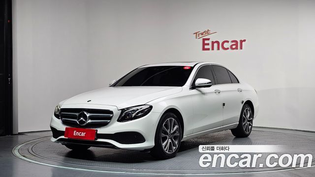 Mercedes-Benz E-Class E300 4MATIC Avnatgarde — пробег 51 392 км — фото 1 из 5