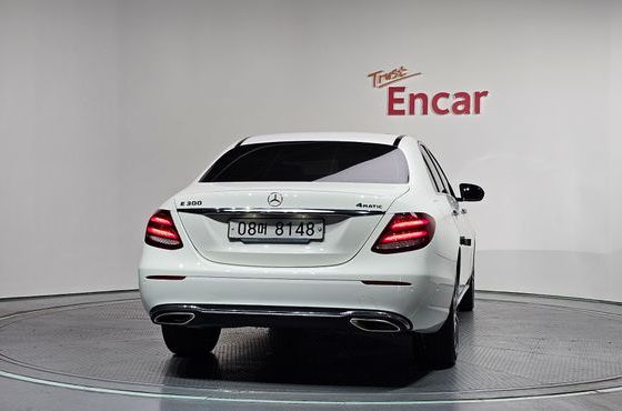 Mercedes-Benz E-Class E300 4MATIC Avnatgarde — пробег 51 392 км — фото 4 из 5