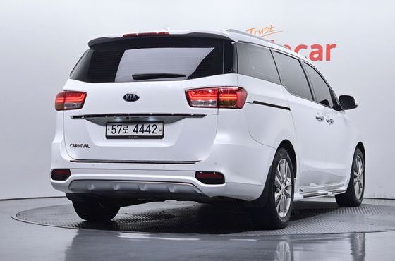 Kia Carnival 9-seater Noblesse — пробег 128 899 км — фото 2 из 5