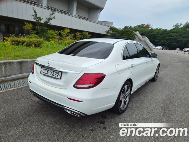 Mercedes-Benz E-Class E300 4MATIC Avnatgarde — пробег 83 000 км — фото 2 из 5