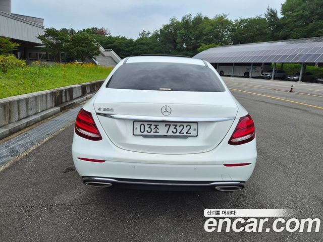 Mercedes-Benz E-Class E300 4MATIC Avnatgarde — пробег 83 000 км — фото 4 из 5