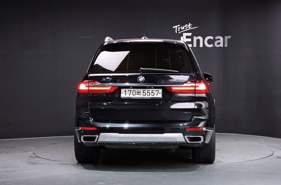 BMW X7 xDrive 40i Design Pure Excellence 6-Seater — пробег 165 052 км — фото 4 из 5