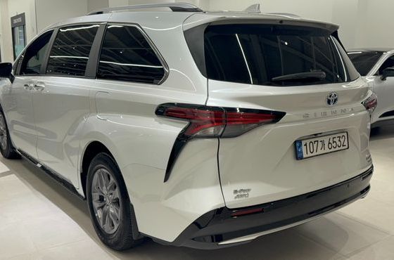 Toyota Sienna 2.5 Hybrid AWD — пробег 29 371 км — фото 2 из 5