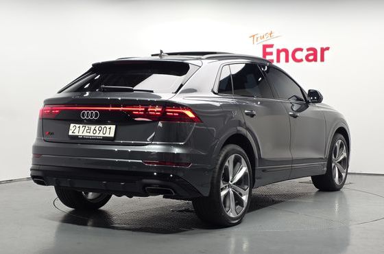 Audi Q8 55 TFSI Quattro Premium — пробег 4 398 км — фото 2 из 5