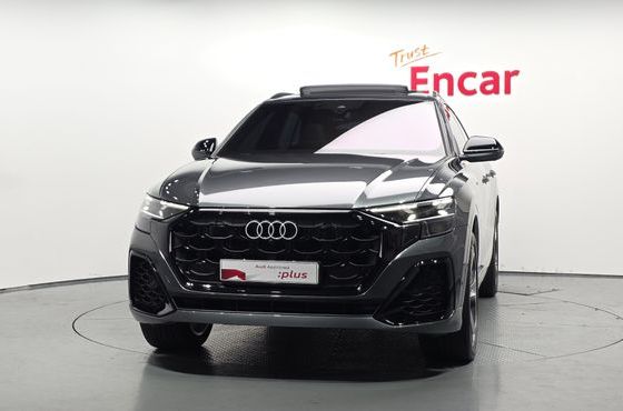 Audi Q8 55 TFSI Quattro Premium — пробег 4 398 км — фото 3 из 5