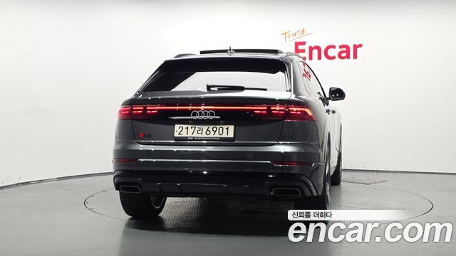 Audi Q8 55 TFSI Quattro Premium — пробег 4 398 км — фото 4 из 5