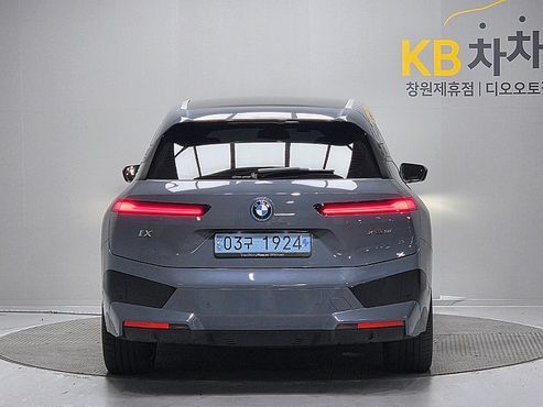 BMW iX xDrive50 Sports Plus — пробег 44 629 км — фото 4 из 5
