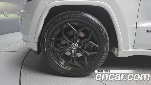 Jeep Cherokee 3.0 Diesel Overland WK2 — пробег 175 237 км — фото 5 из 5