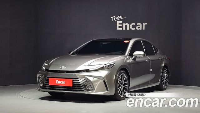 Toyota Camry 2.5 XLE Premium Hybrid — пробег 12 894 км — фото 1 из 5