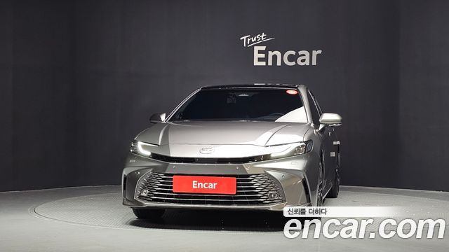 Toyota Camry 2.5 XLE Premium Hybrid — пробег 12 894 км — фото 3 из 5
