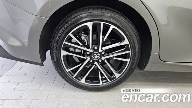 Toyota Camry 2.5 XLE Premium Hybrid — пробег 12 894 км — фото 5 из 5