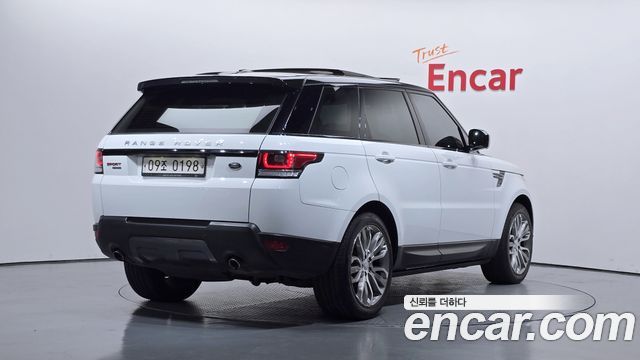 Land Rover Range Rover Sport 3.0 SDV6 HSE Dynamic — пробег 100 030 км — фото 2 из 5