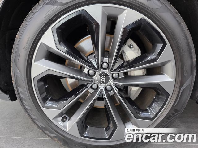 Audi Q7 55 TFSI Quattro Premium — пробег 943 км — фото 5 из 5