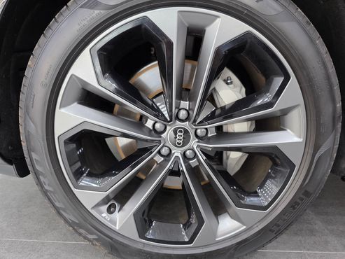 Audi Q7 55 TFSI Quattro Premium — пробег 943 км — фото 5 из 5