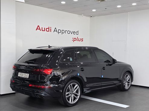 Audi Q7 55 TFSI Quattro Premium — пробег 8 633 км — фото 2 из 5