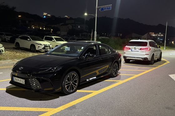 Toyota Camry 2.5 XLE Premium Hybrid — пробег 12 км — фото 1 из 5
