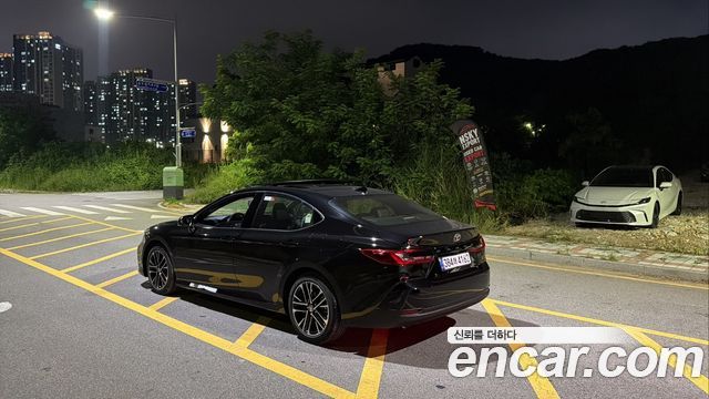 Toyota Camry 2.5 XLE Premium Hybrid — пробег 12 км — фото 2 из 5