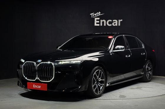 BMW 7-Series 740i xDrive M Sport — пробег 8 145 км — фото 1 из 5