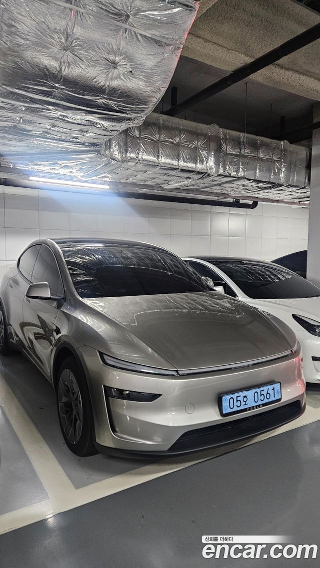 Tesla Model Y L Long Range AWD — пробег 200 км — фото 3 из 5