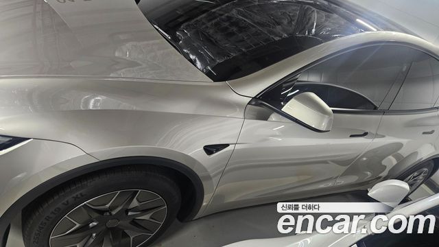 Tesla Model Y L Long Range AWD — пробег 200 км — фото 5 из 5