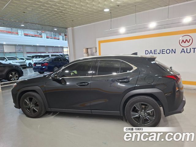 Lexus UX 2.0 2WD — пробег 53 399 км — фото 3 из 5