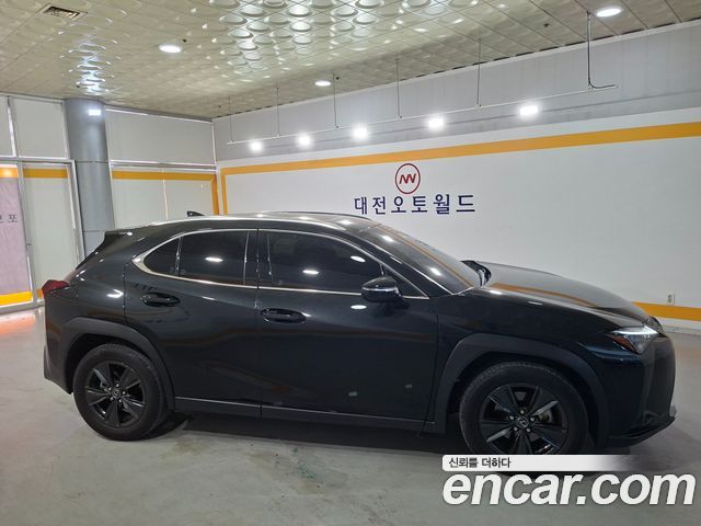 Lexus UX 2.0 2WD — пробег 53 399 км — фото 5 из 5