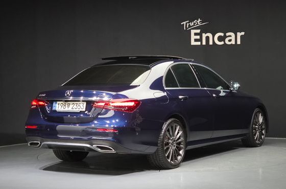 Mercedes-Benz E-Class E350 4MATIC AMG Line — пробег 99 010 км — фото 2 из 5