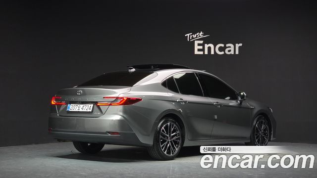 Toyota Camry 2.5 XLE Premium Hybrid — пробег 11 904 км — фото 2 из 5