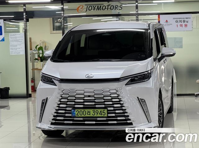 Lexus LM 500h Executive — пробег 8 100 км — фото 1 из 5