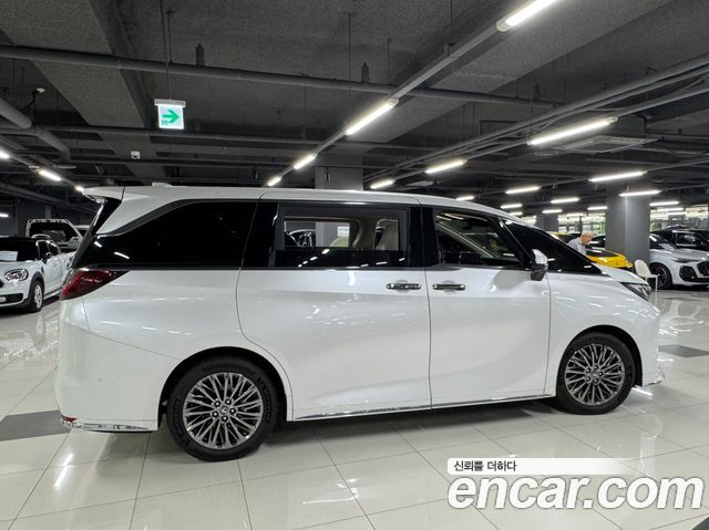 Lexus LM 500h Executive — пробег 8 100 км — фото 2 из 5