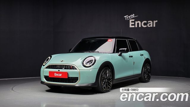 Mini Cooper 5 Door Favoured — пробег 6 486 км — фото 1 из 5