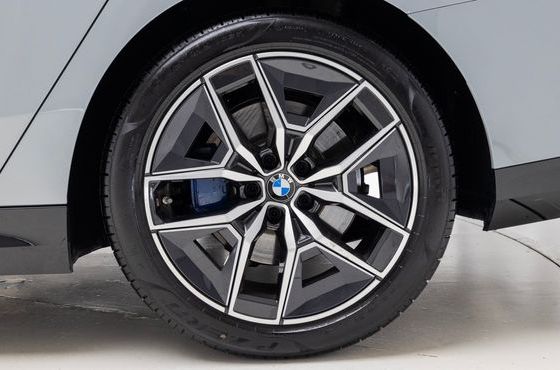 BMW 5-Series 520i M Sport — пробег 4 200 км — фото 5 из 5