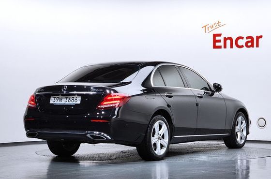 Mercedes-Benz E-Class E220d 4MATIC Avantgarde — пробег 61 201 км — фото 2 из 5
