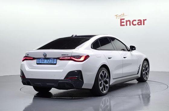 BMW i4 eDrive40 M Sports Pro — пробег 40 210 км — фото 2 из 5