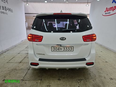 Kia Carnival 9-Seater Prstige — пробег 61 900 км — фото 4 из 5